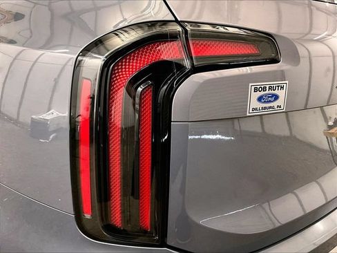 Used 2023 Kia Telluride EX w/ EX Captain's Chair Package AWD/4WD image 29