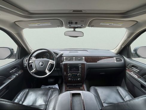 Used 2010 GMC Yukon Denali AWD/4WD image 9