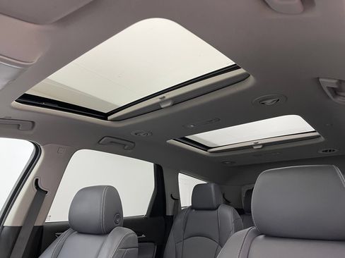 Used 2019 Buick Enclave Premium w/ Experience Buick Package FWD image 5