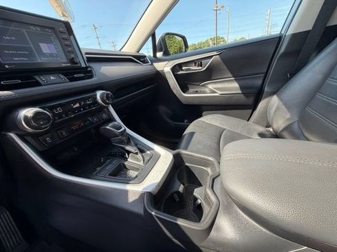 Used 2020 Toyota RAV4 XLE Premium FWD image 20