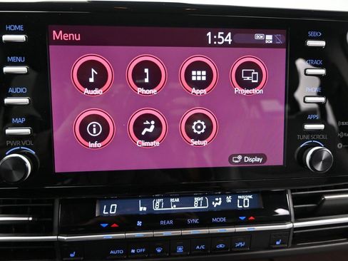 Used 2024 Toyota Sienna XLE image 27