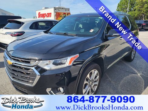 Used 2020 Chevrolet Traverse Premier FWD image 1