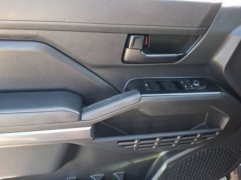 Certified 2025 Toyota Tacoma SR5 AWD/4WD image 12