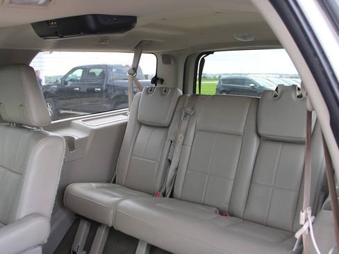 Used 2012 Lincoln Navigator L 4WD image 10