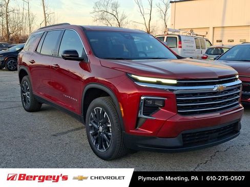 New 2026 Chevrolet Traverse LT w/ Sun and Wheel Package AWD/4WD image 2