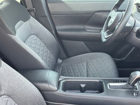 Certified 2025 Nissan Kicks SV image 10