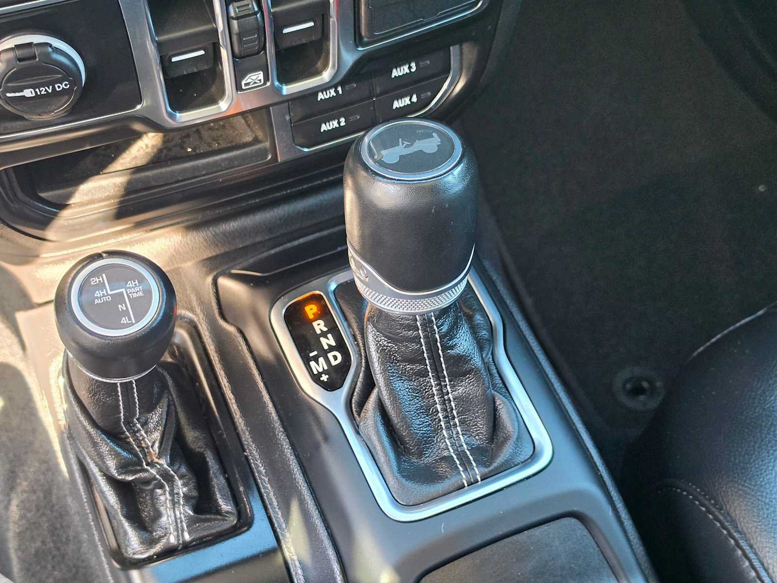 Used 2022 Jeep Wrangler Unlimited Sahara w/ Cold Weather Group AWD/4WD image 32