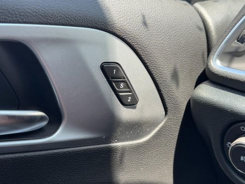 New 2026 Chrysler Pacifica Limited FWD image 14