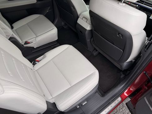 Used 2025 Hyundai Santa Fe Calligraphy image 21