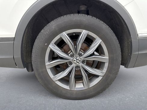 Used 2023 Volkswagen Tiguan SE AWD/4WD image 12