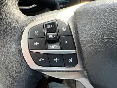 Used 2023 Ford Explorer XLT w/ Equipment Group 202A AWD/4WD image 15