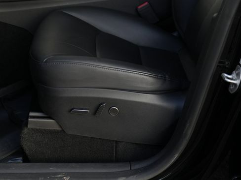Used 2023 Tesla Model Y Long Range image 19