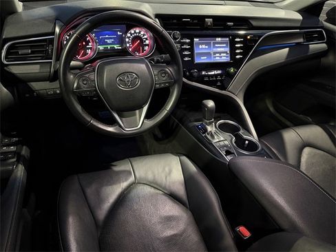 Used 2018 Toyota Camry XSE image 32