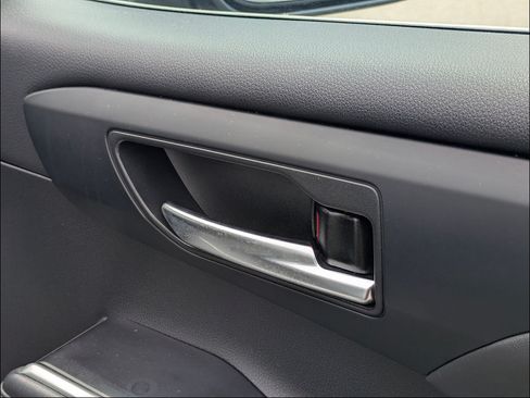 Used 2022 Toyota Highlander XLE FWD image 32