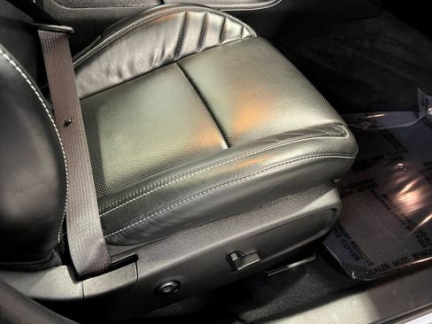 Certified 2023 Chrysler 300 C image 13