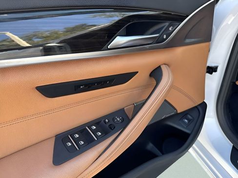 Used 2023 BMW 530i xDrive w/ Premium Package image 20