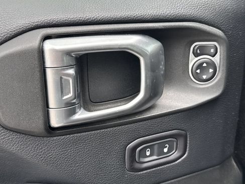 Used 2018 Jeep Wrangler Unlimited Rubicon AWD/4WD image 11