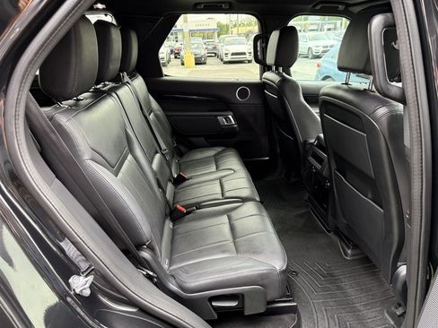 Used 2019 Land Rover Discovery SE AWD/4WD image 16