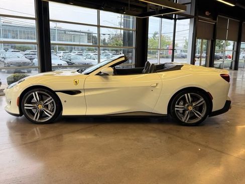 Used 2019 Ferrari Portofino RWD image 3