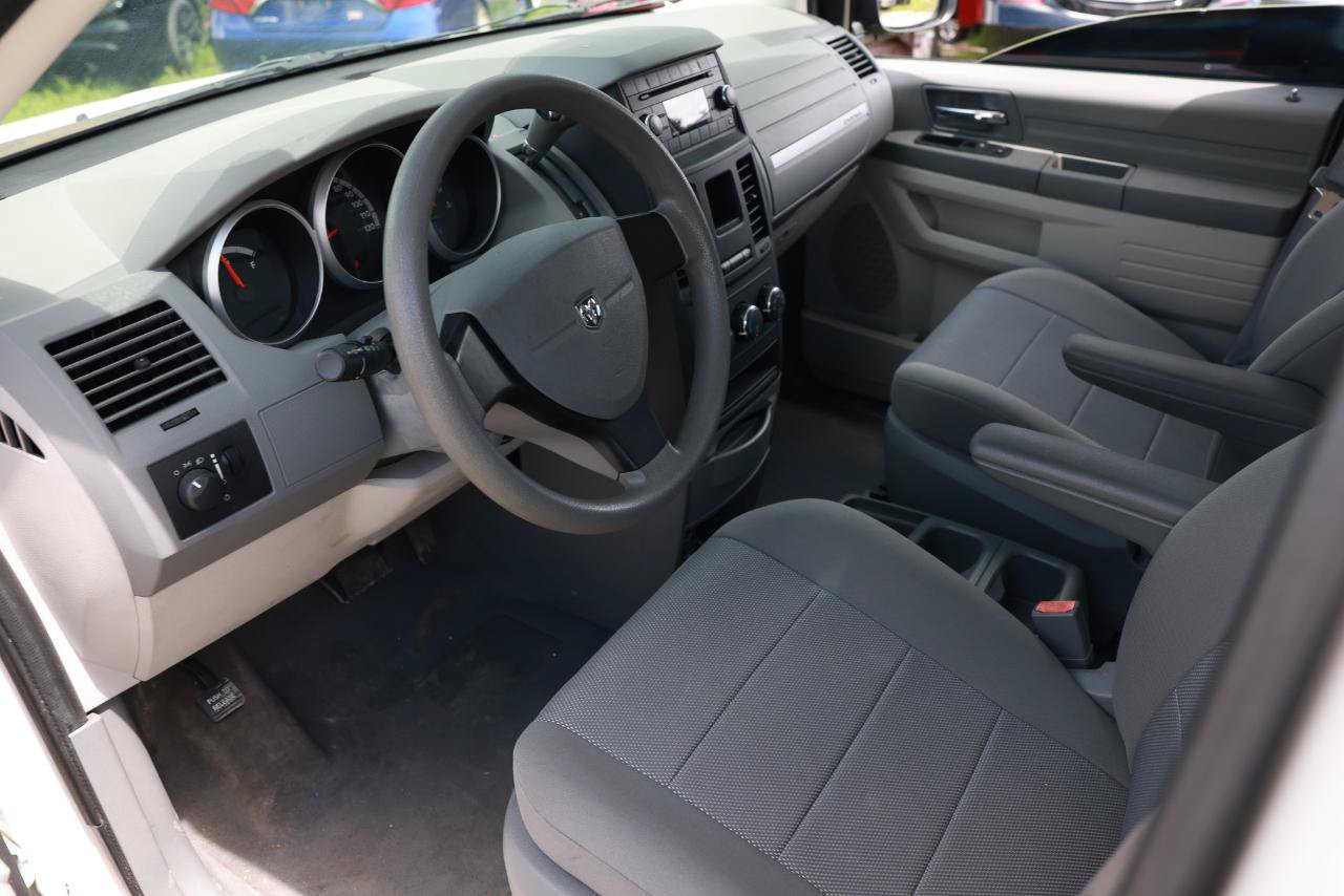 Used 2008 Dodge Grand Caravan SE FWD image 4