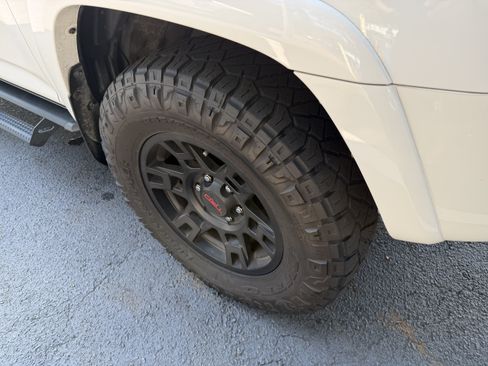Used 2023 Toyota 4Runner SR5 AWD/4WD image 11