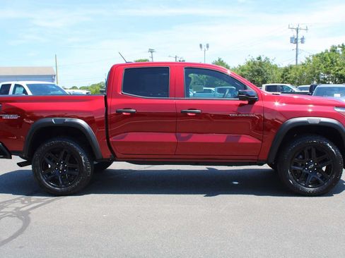 Used 2024 Chevrolet Colorado Trail Boss w/ Technology Package AWD/4WD image 8