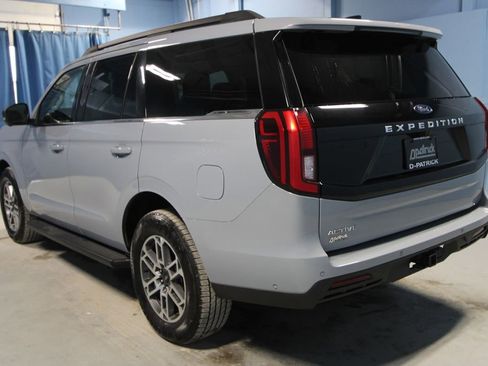 Used 2025 Ford Expedition Active image 36
