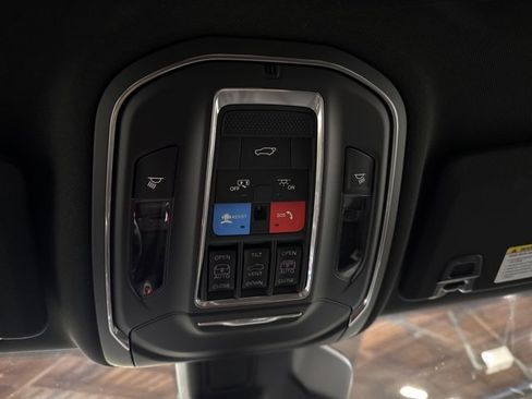 New 2025 Jeep Grand Cherokee Limited w/ Black Appearance Package image 18