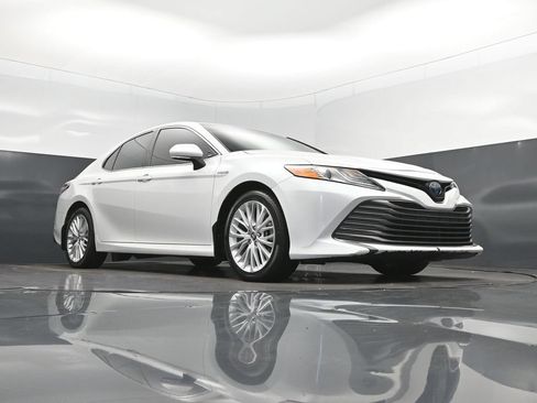 Used 2020 Toyota Camry XLE FWD image 44