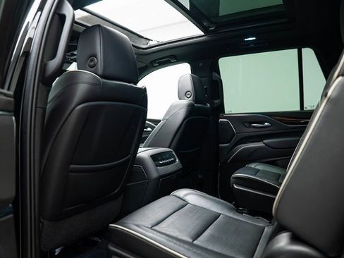 Used 2022 Cadillac Escalade Premium Luxury image 29