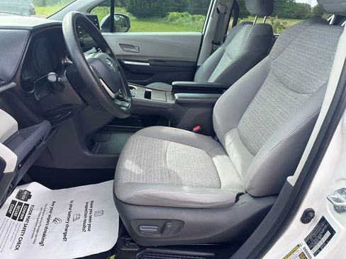 Used 2021 Toyota Sienna LE FWD image 10