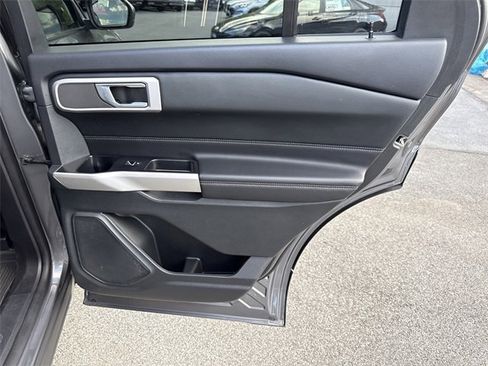 Used 2022 Ford Explorer XLT w/ Equipment Group 202A image 40