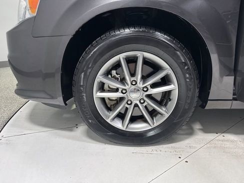 Used 2016 Dodge Grand Caravan SE FWD image 4