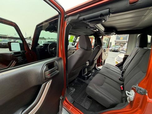 Used 2014 Jeep Wrangler Unlimited Sahara w/ Dual Top Group AWD/4WD image 14