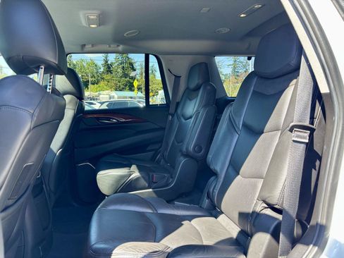 Used 2019 Cadillac Escalade Luxury AWD/4WD image 19