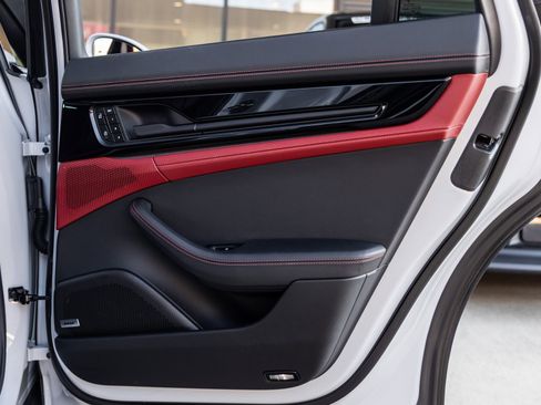 Used 2024 Porsche Panamera 4 image 39