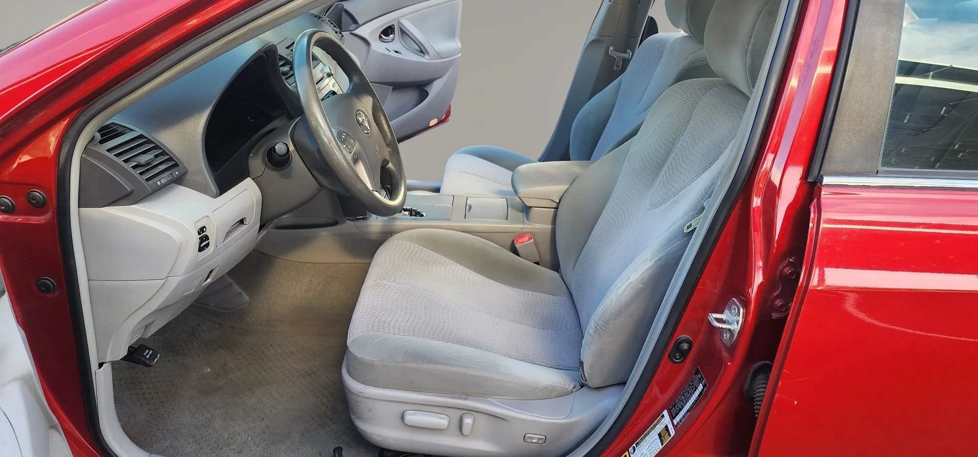 Used 2010 Toyota Camry LE FWD image 9