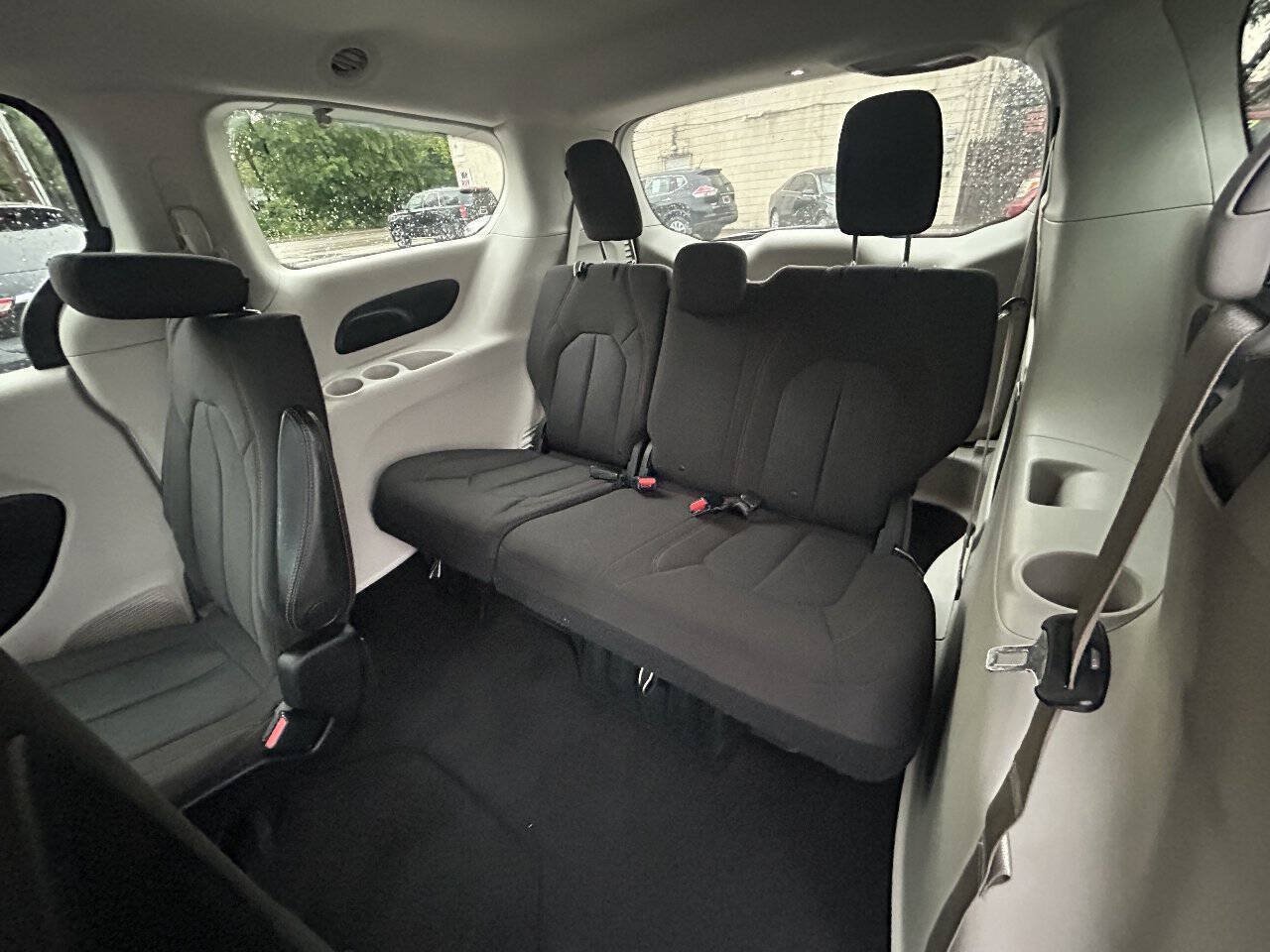 Used 2017 Chrysler Pacifica LX FWD image 8