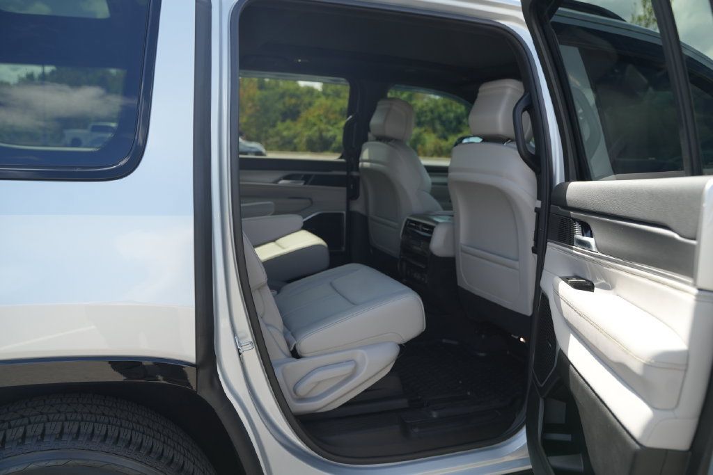 Used 2026 Jeep Grand Wagoneer 2WD w/ Premium Group I image 22