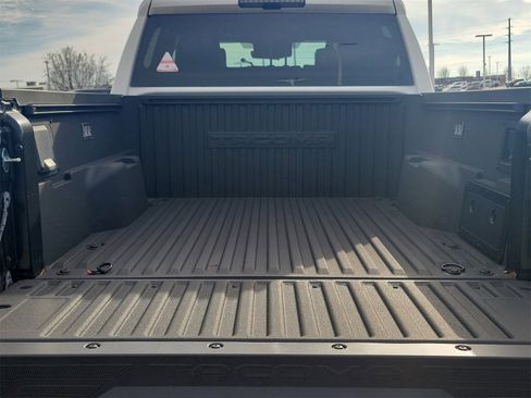 Used 2025 Toyota Tacoma TRD Off-Road image 9