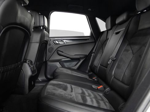 Used 2018 Porsche Macan AWD/4WD image 18