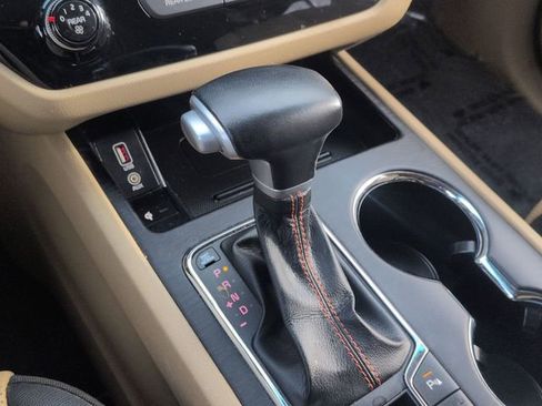 Used 2021 Kia Sedona EX image 21