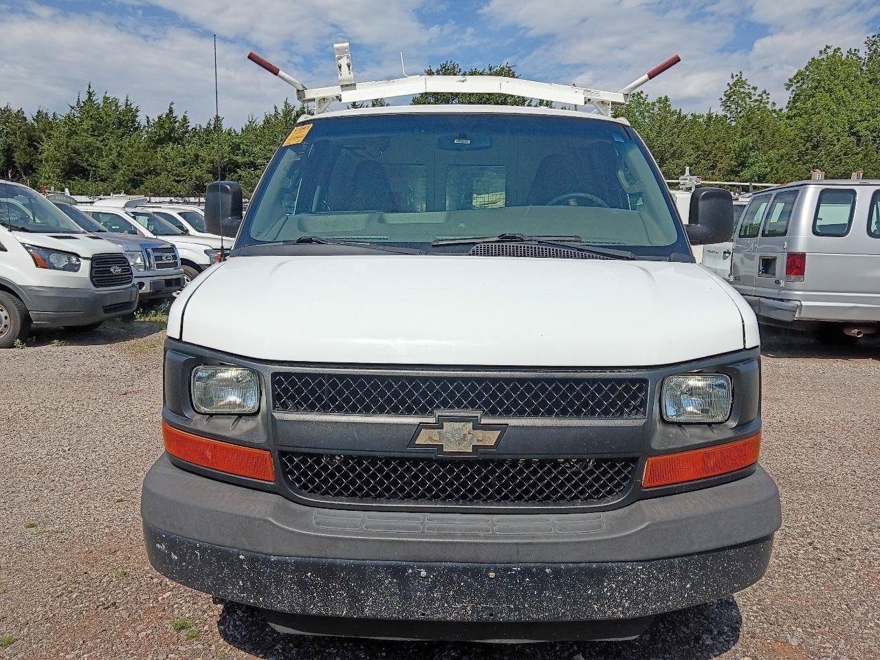 Used 2016 Chevrolet Express 2500 RWD image 2