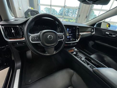 Used 2022 Volvo S60 B5 Inscription FWD image 13