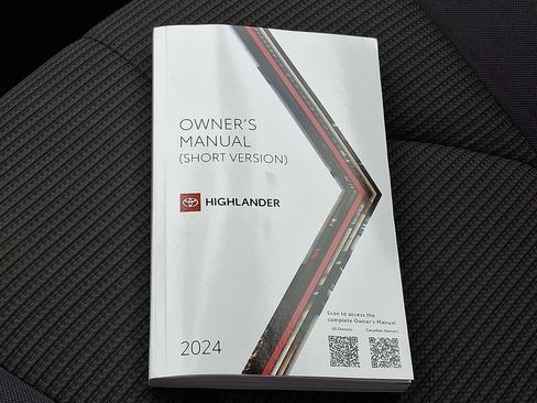 Used 2024 Toyota Highlander LE AWD/4WD image 27