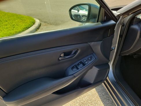 Used 2025 Nissan Sentra S FWD image 18