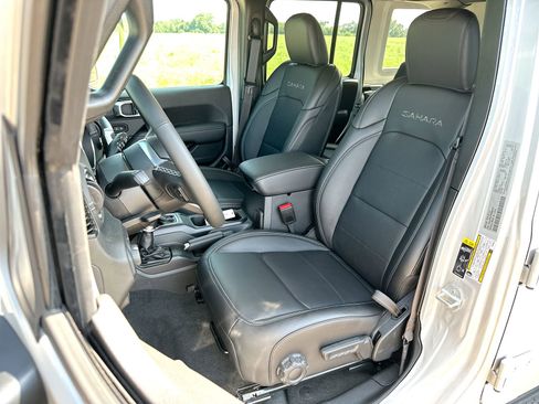 New 2023 Jeep Wrangler Sahara w/ Cold Weather Group image 11