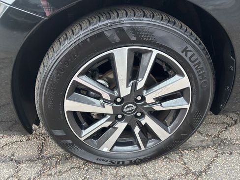 Used 2025 Nissan Versa SV image 30