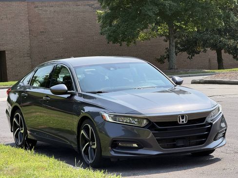 Used 2018 Honda Accord Sport image 3