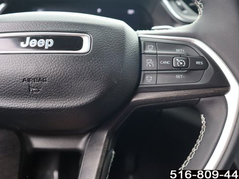 Used 2024 Jeep Grand Cherokee Limited w/ Black Appearance Package image 24